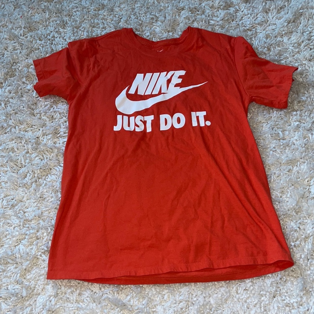 Men’s orange Nike short sleeve shirt, size:small
